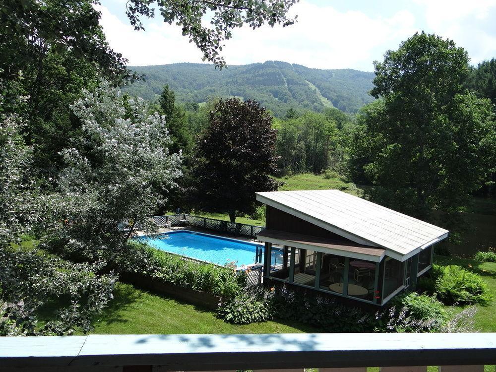 Blue Gentian Lodge At Magic Mountain Londonderry Exterior photo