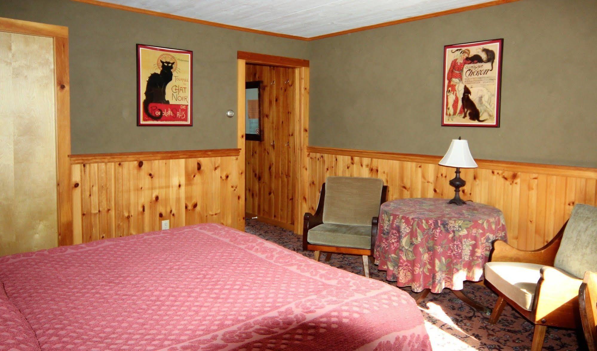 Blue Gentian Lodge At Magic Mountain Londonderry Exterior photo