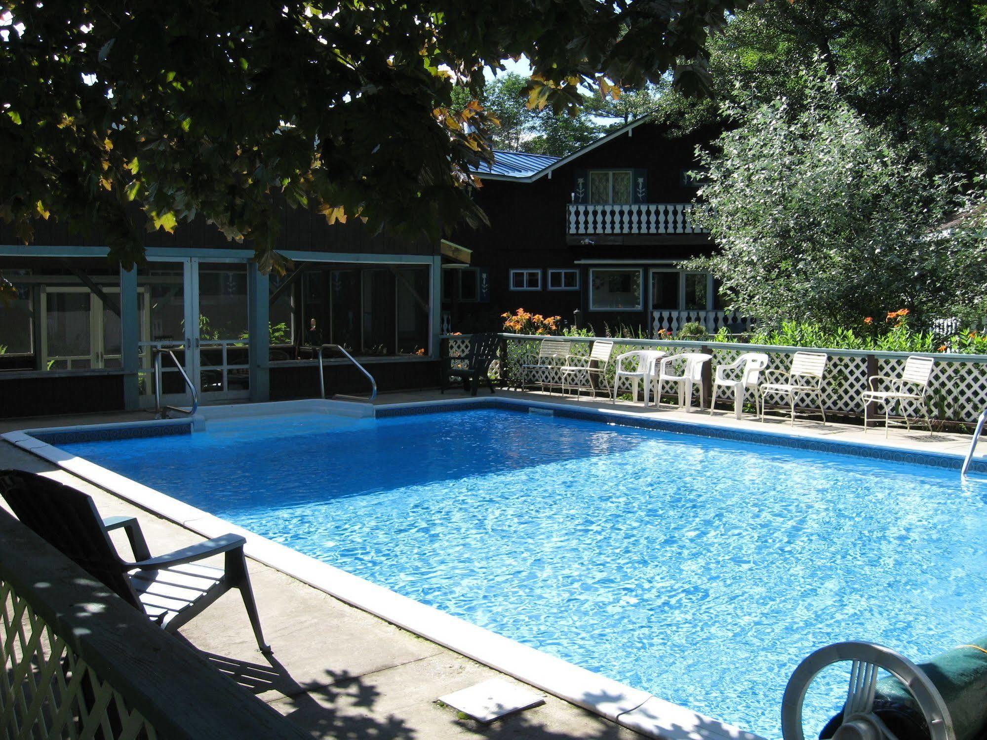 Blue Gentian Lodge At Magic Mountain Londonderry Exterior photo