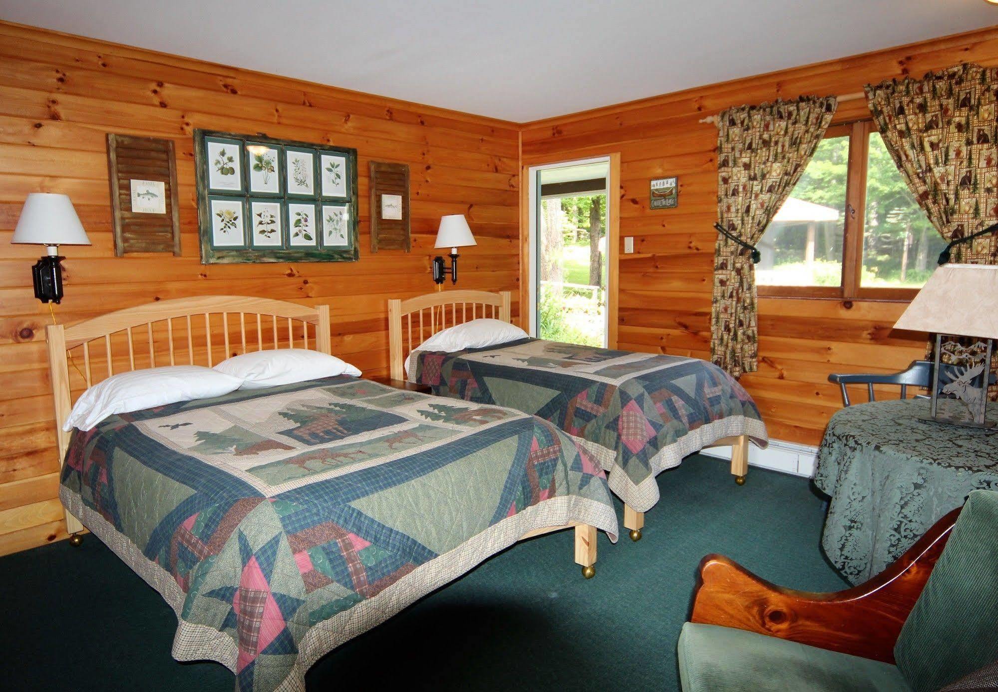 Blue Gentian Lodge At Magic Mountain Londonderry Exterior photo